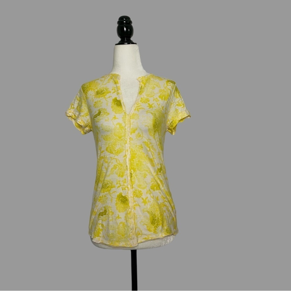 ❤️ XXS ❤️ NWOT Anthro Spliced Neck Floral Yellow Tshirt Short Sleeves